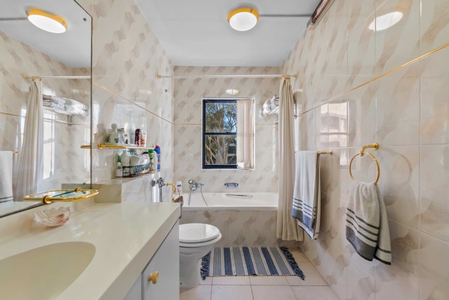 3 Bedroom Property for Sale in Sea Point Western Cape